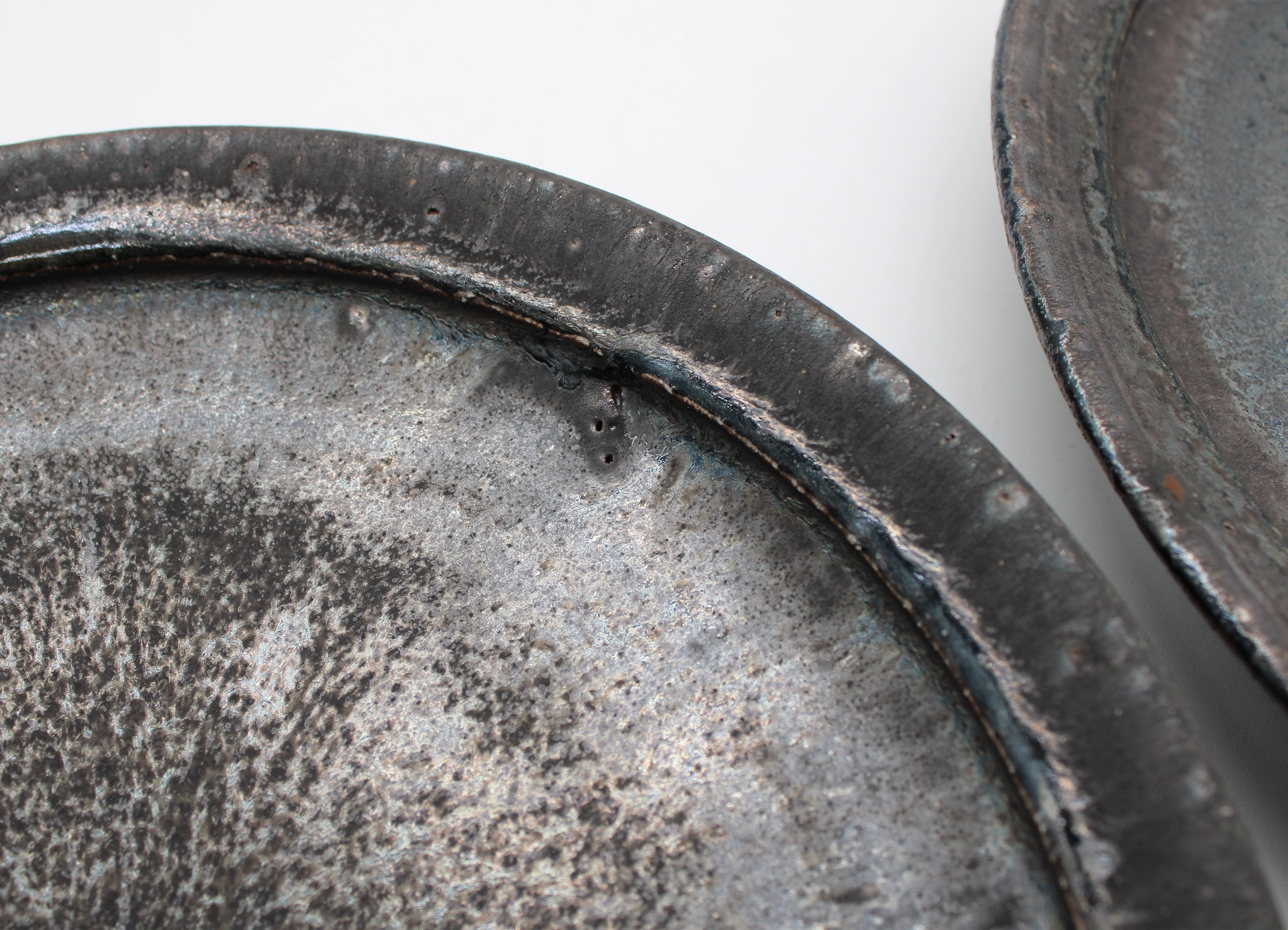 サンアントニオ 世界博覧会 皿 1968年 記念皿 タワー・オブ・ジ・アメリカズ 小野象平 / SHOHEI ONO】黒志野 リム8寸皿 うつわの商品詳細ページ